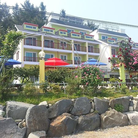 בוריאונג Yongdu Beach Pension מראה חיצוני תמונה