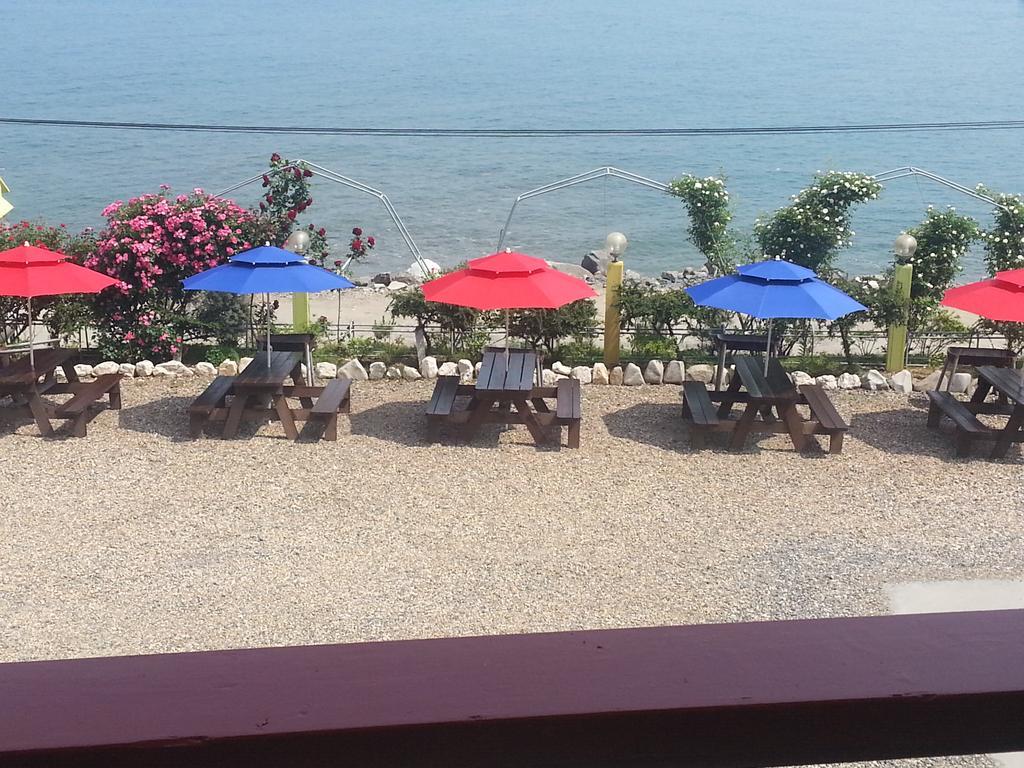 בוריאונג Yongdu Beach Pension מראה חיצוני תמונה