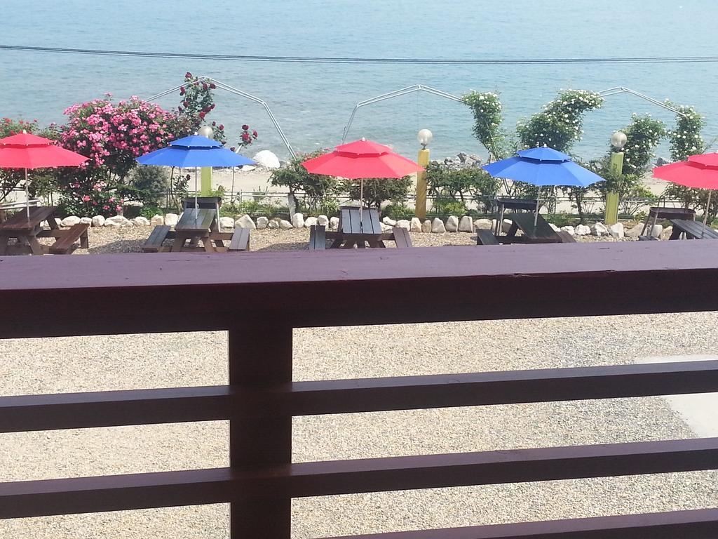 בוריאונג Yongdu Beach Pension מראה חיצוני תמונה