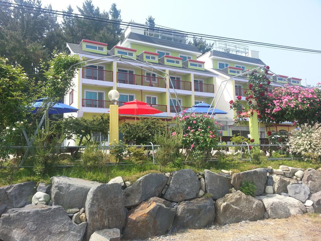 בוריאונג Yongdu Beach Pension מראה חיצוני תמונה