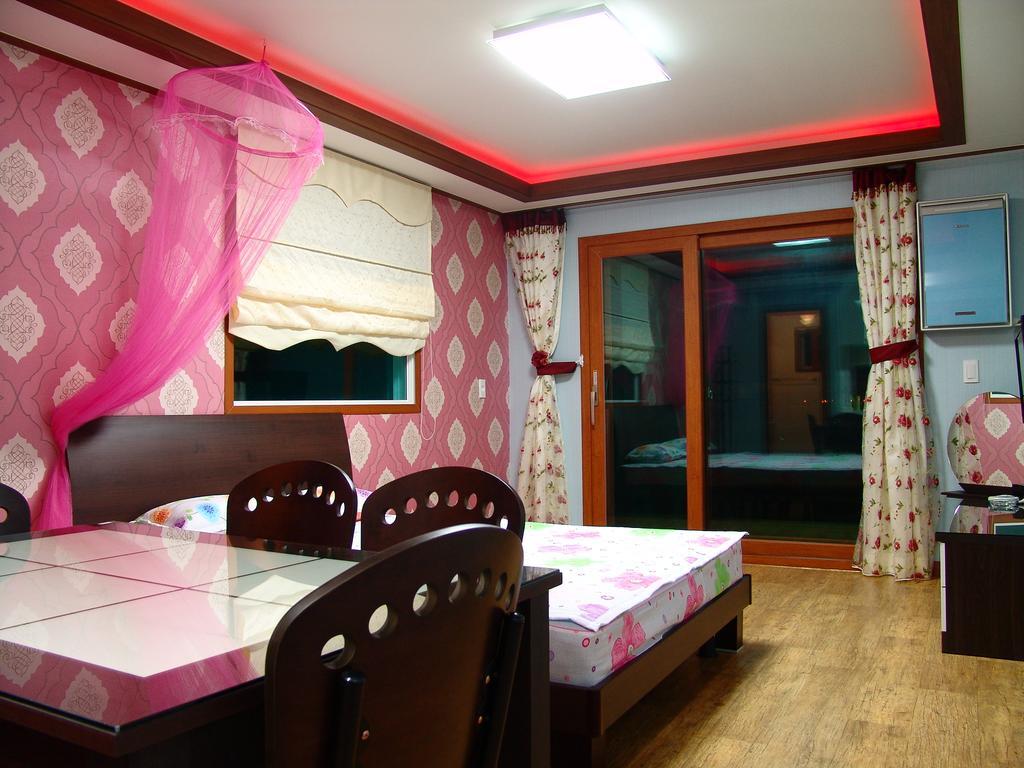 בוריאונג Yongdu Beach Pension מראה חיצוני תמונה