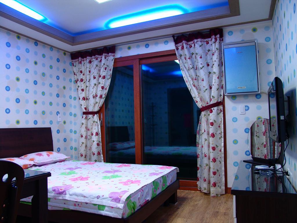 בוריאונג Yongdu Beach Pension מראה חיצוני תמונה