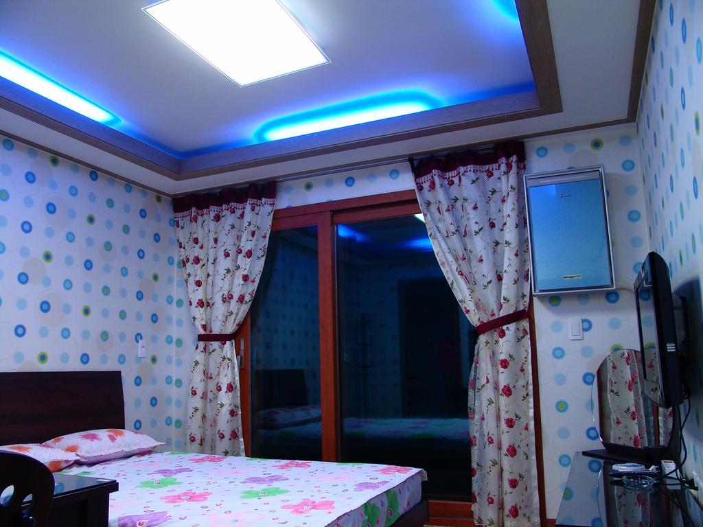 בוריאונג Yongdu Beach Pension מראה חיצוני תמונה