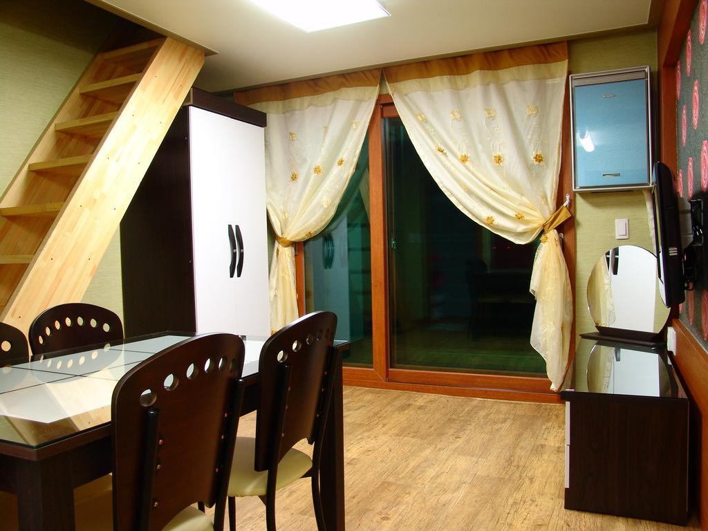 בוריאונג Yongdu Beach Pension מראה חיצוני תמונה