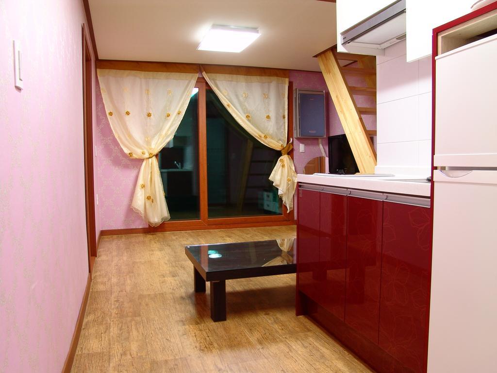 בוריאונג Yongdu Beach Pension מראה חיצוני תמונה